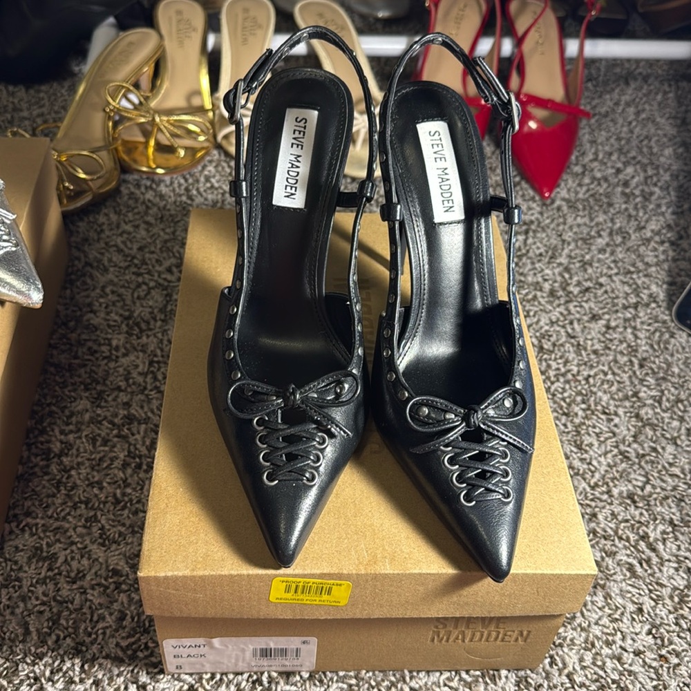 STEVE MADDEN 
SIZE 8